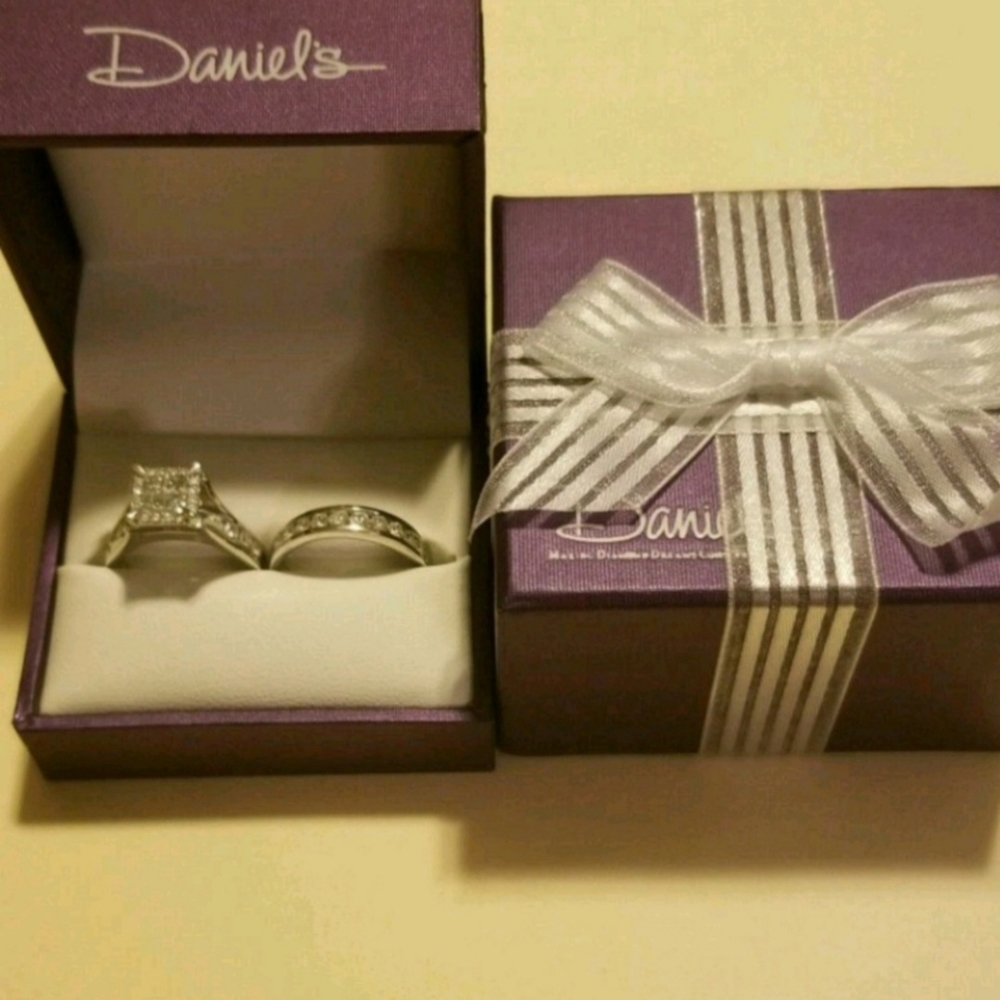 Wedding rings - Picture 2 of 2